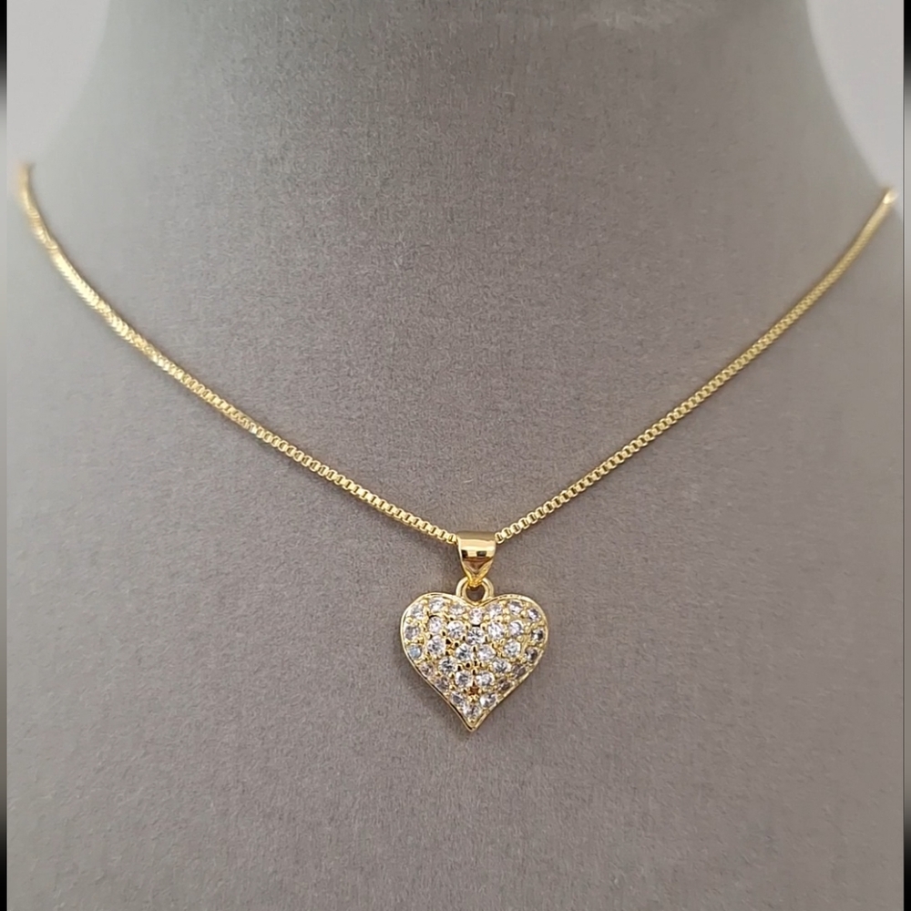 Multi diamonds heart necklace